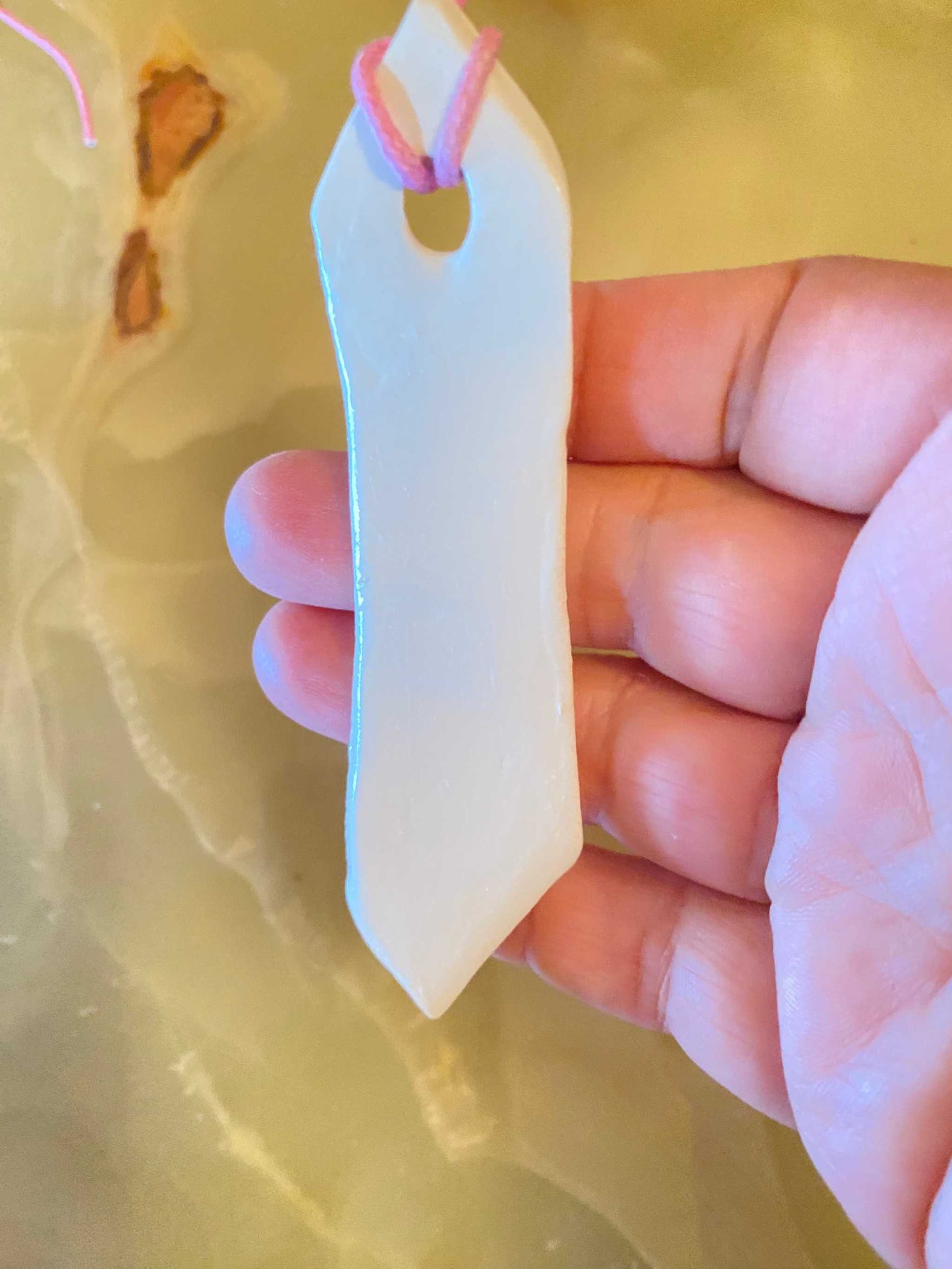 Collana con ciondolo in ceramica e cordino rosa Colleezione Gocce del Salento – Piccoli Tesori a 5 Euro