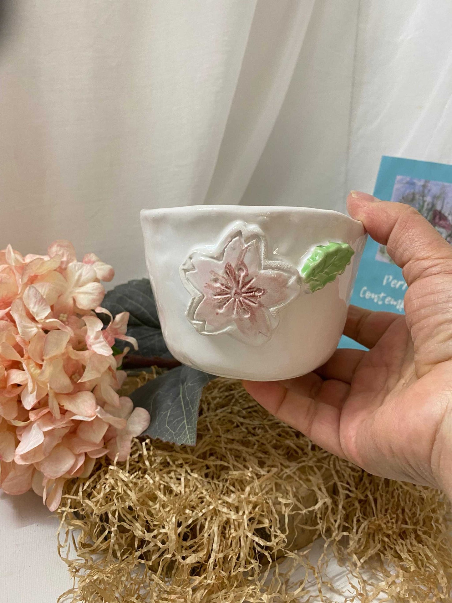 Coppa piccola della collezione Ciliegio in ceramica bianca