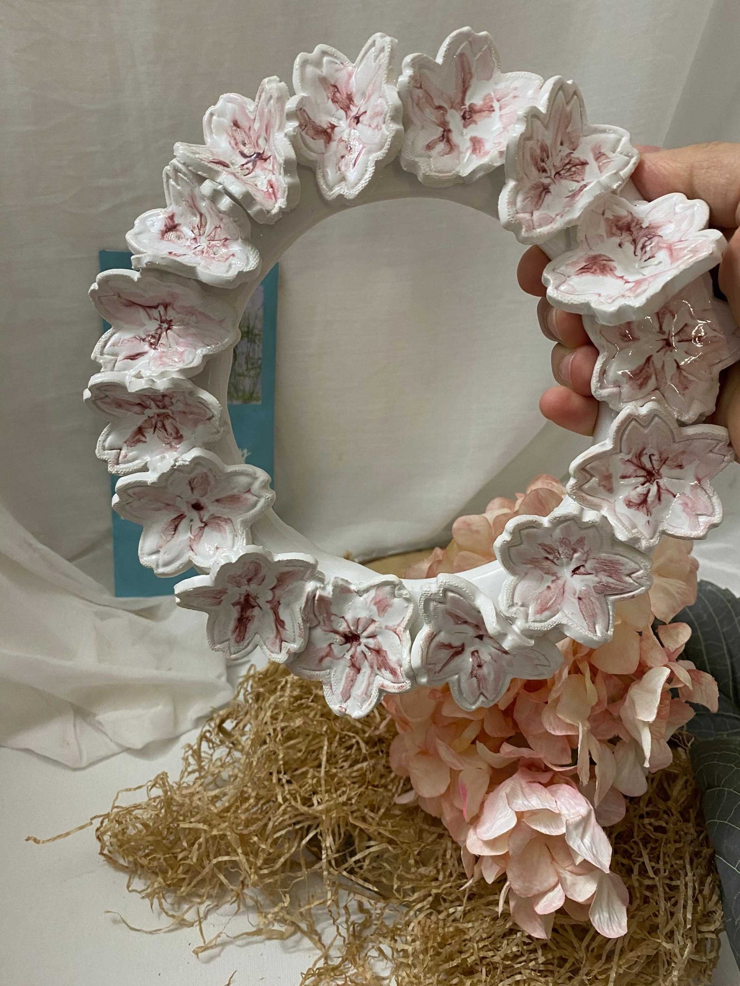 Ghirlanda grande Collezione Ciliegio in ceramica bianca