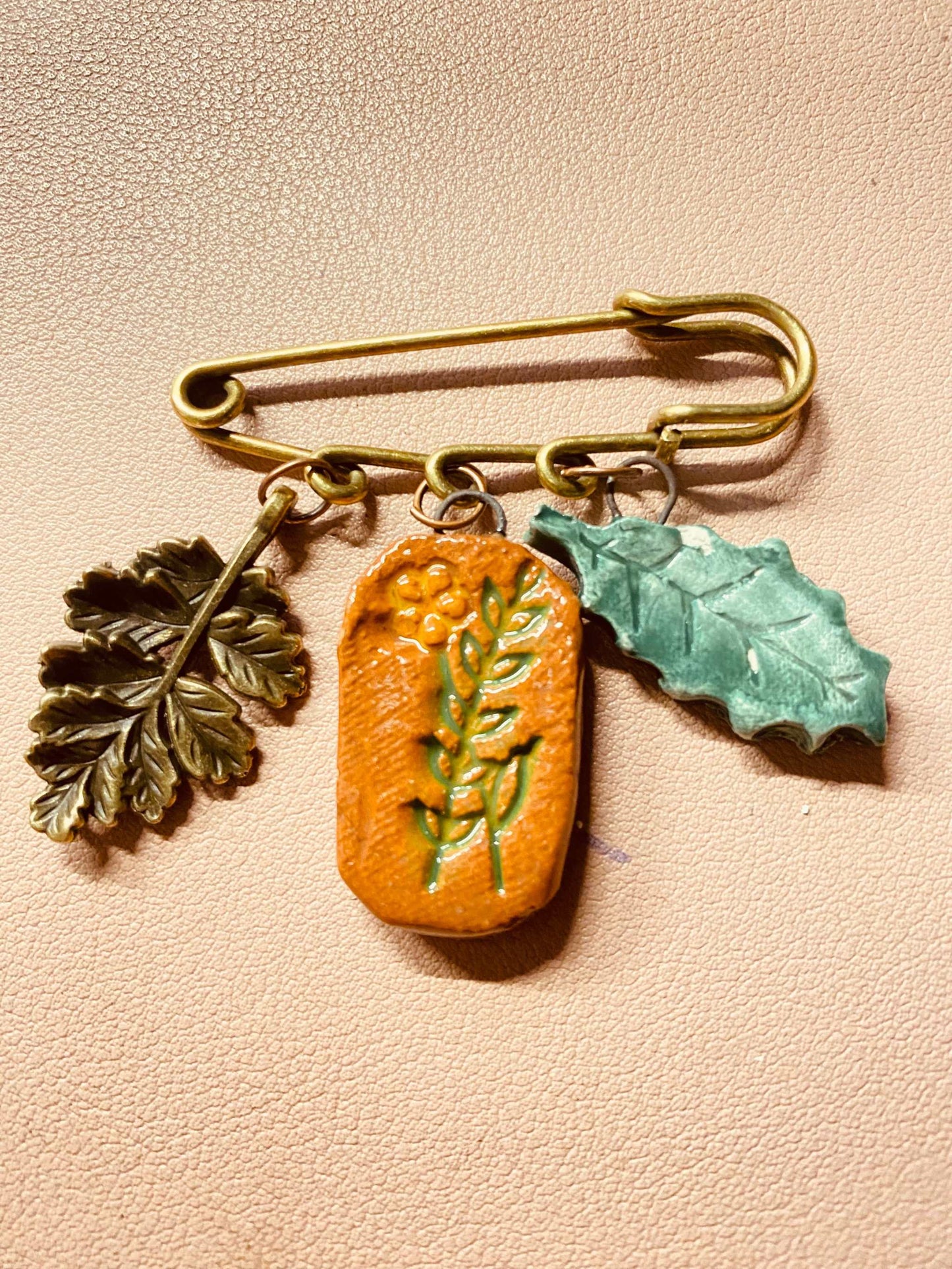 Spilla in metallo anticato e ceramica Collezione Luxury Bijoux