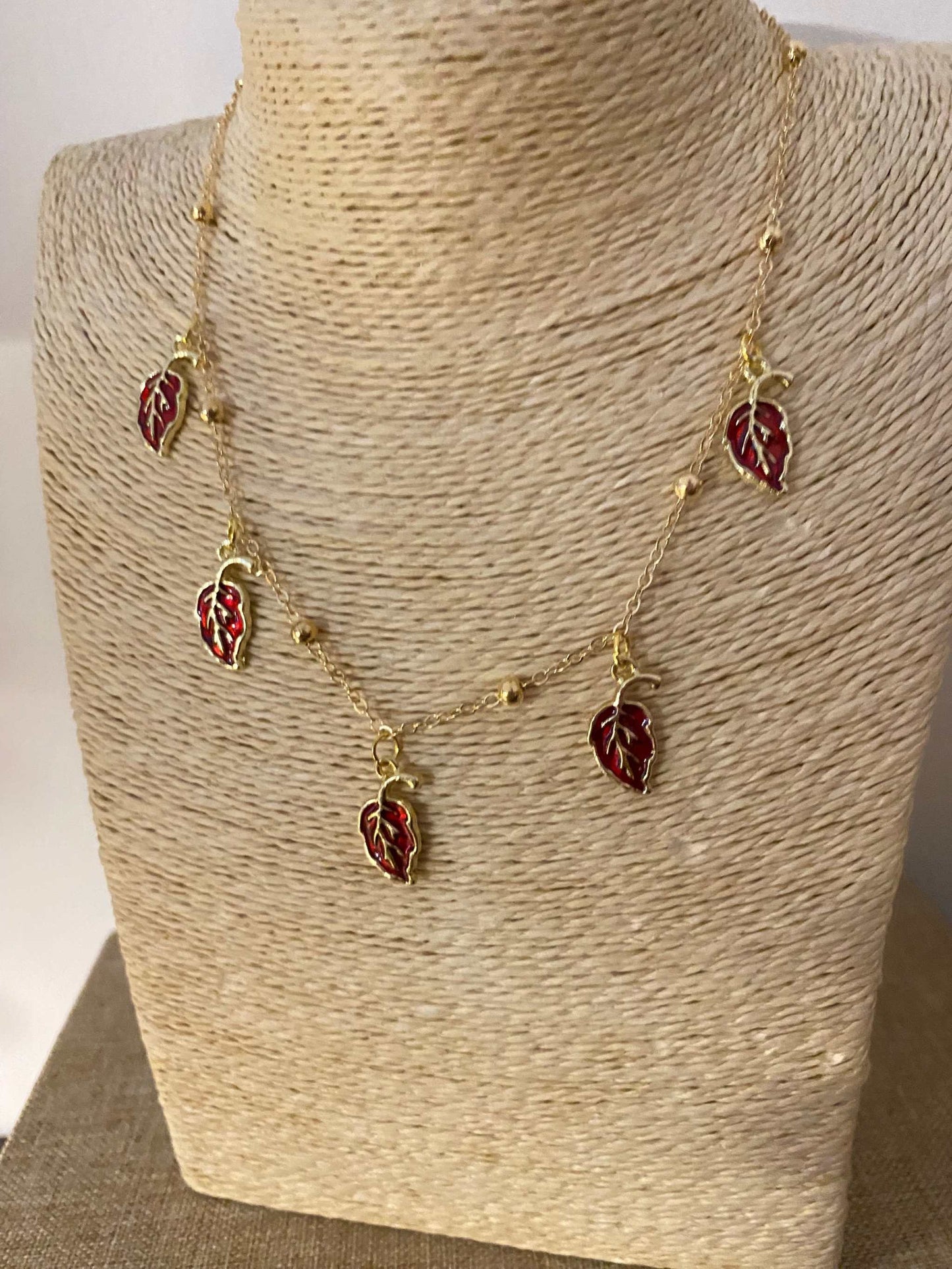 Collana in acciaio inox color oro con foglioline Collezione Luxury Bijioux