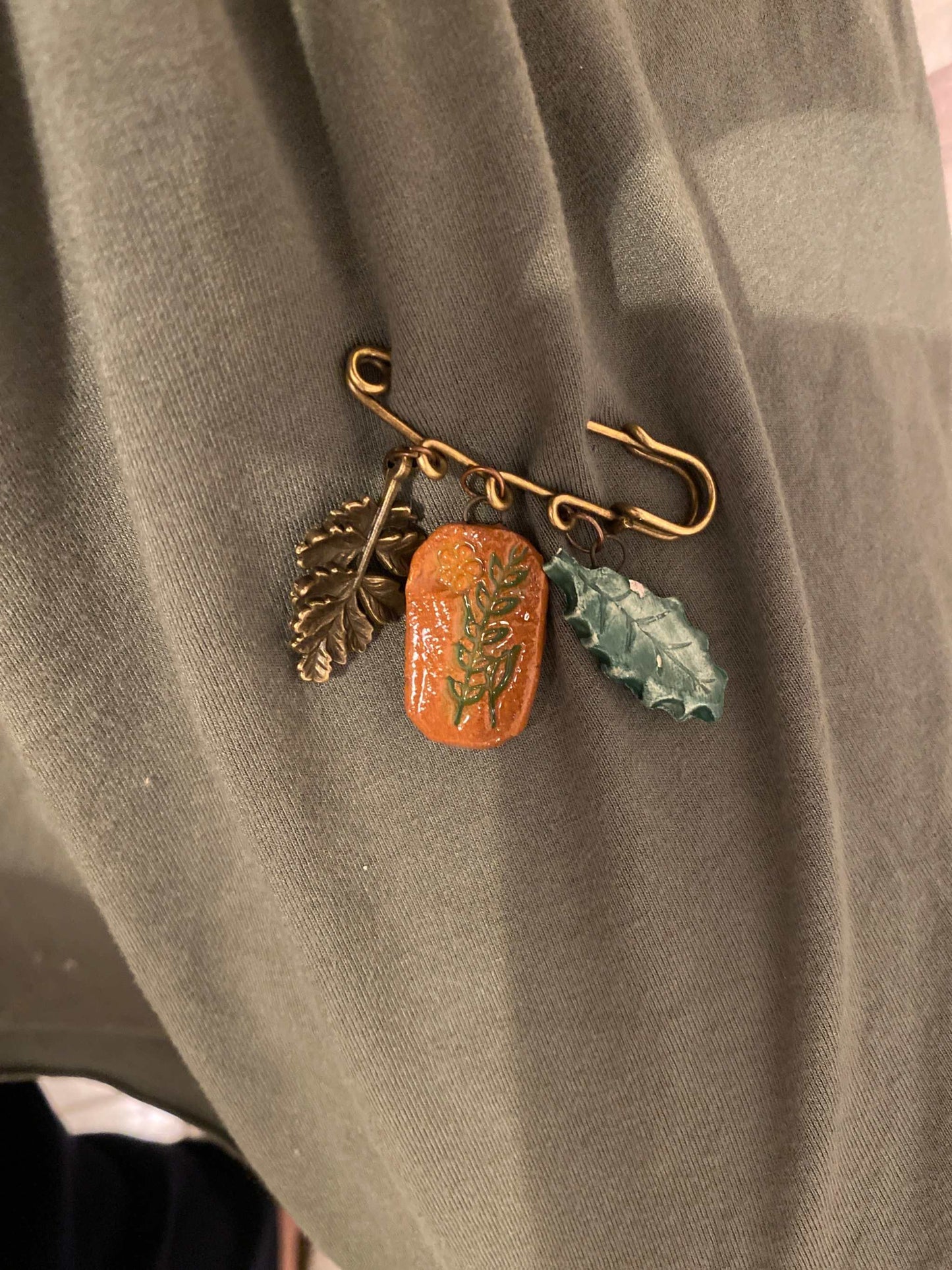 Spilla in metallo anticato e ceramica Collezione Luxury Bijoux