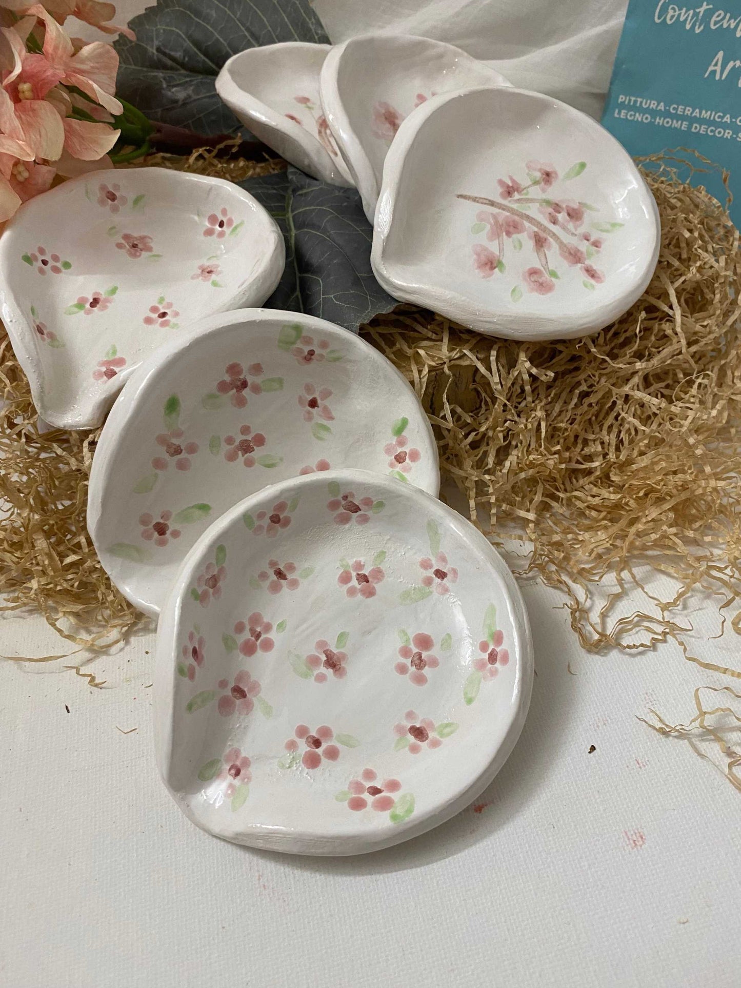 Set of 5 white ceramic Sakura collection spoon rests with pink floral design