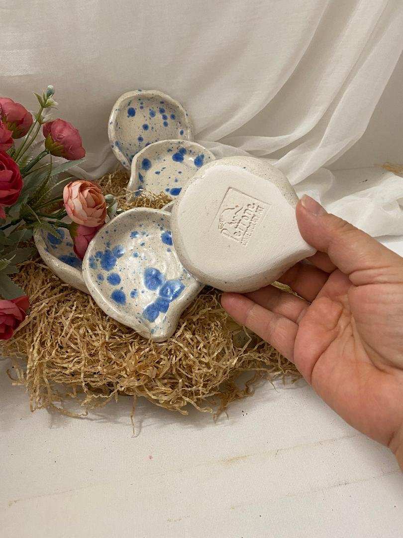 White ceramic cutlery rest for 6, Summer Collection