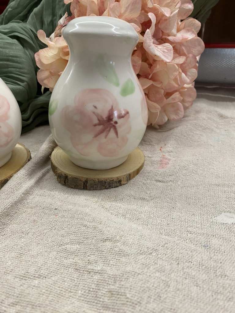 white ceramic porta sale e porta pepe with hand-painted pink floral design on wooden coaster from Ciliegio collection