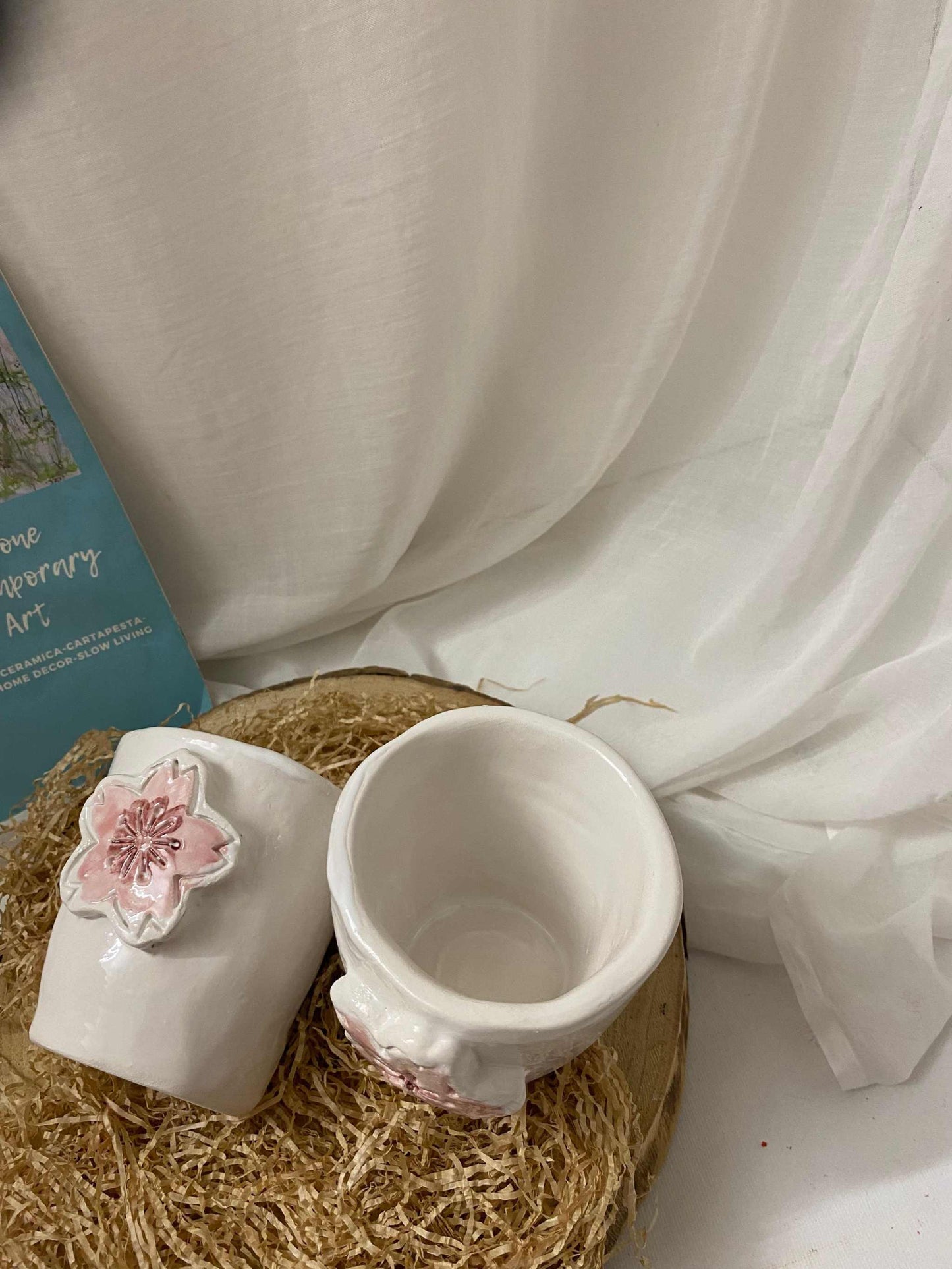 Set of elegant white ceramic water glasses with pink floral design from Servizio bicchieri acqua Collezione Ciliegio