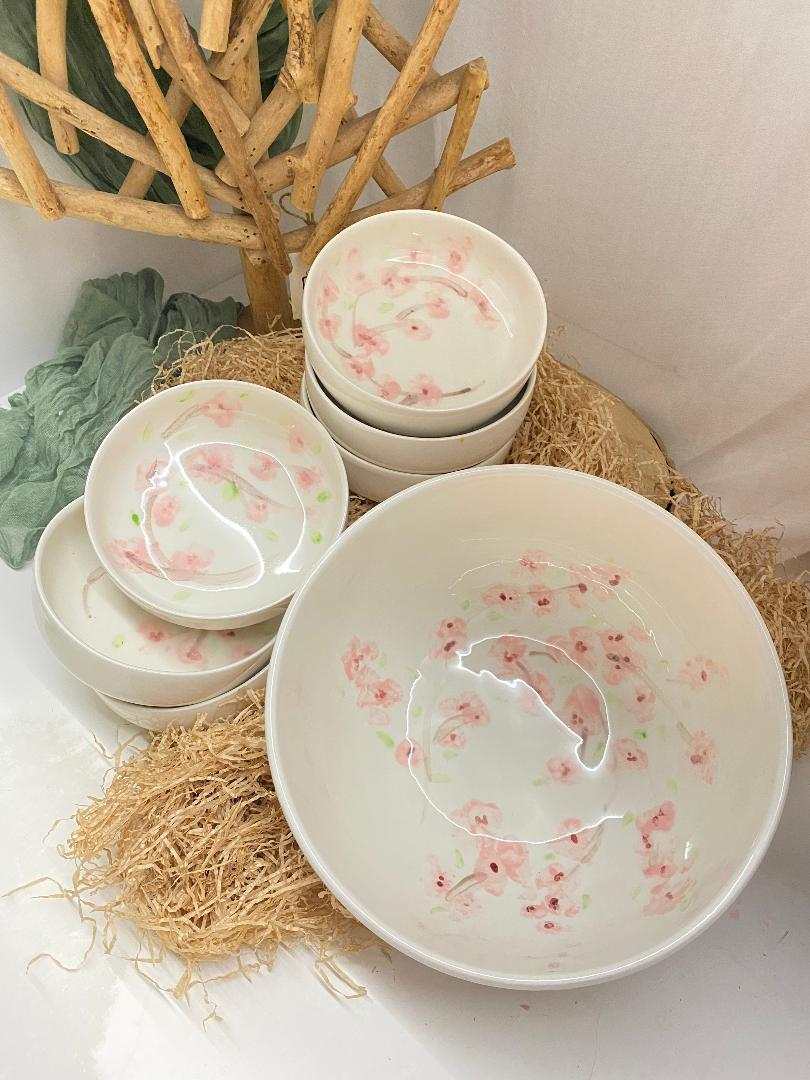 Set of six white ceramic bowls with delicate pink cherry blossom design, Servizio Macedonia x6 from Sakura Collection