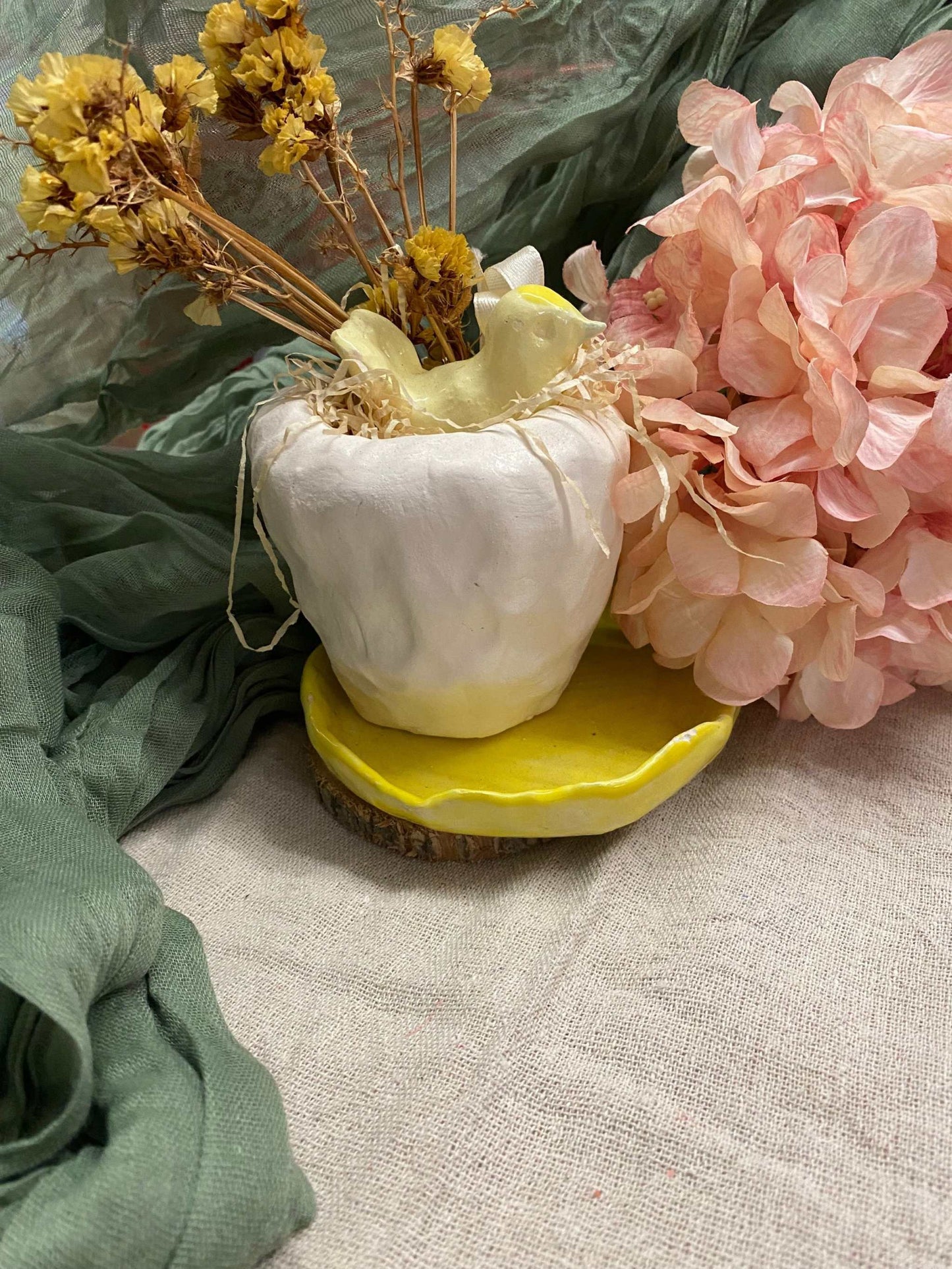 White ceramic plant pot from Primavera collection with matte finish and decorative yellow bird on top