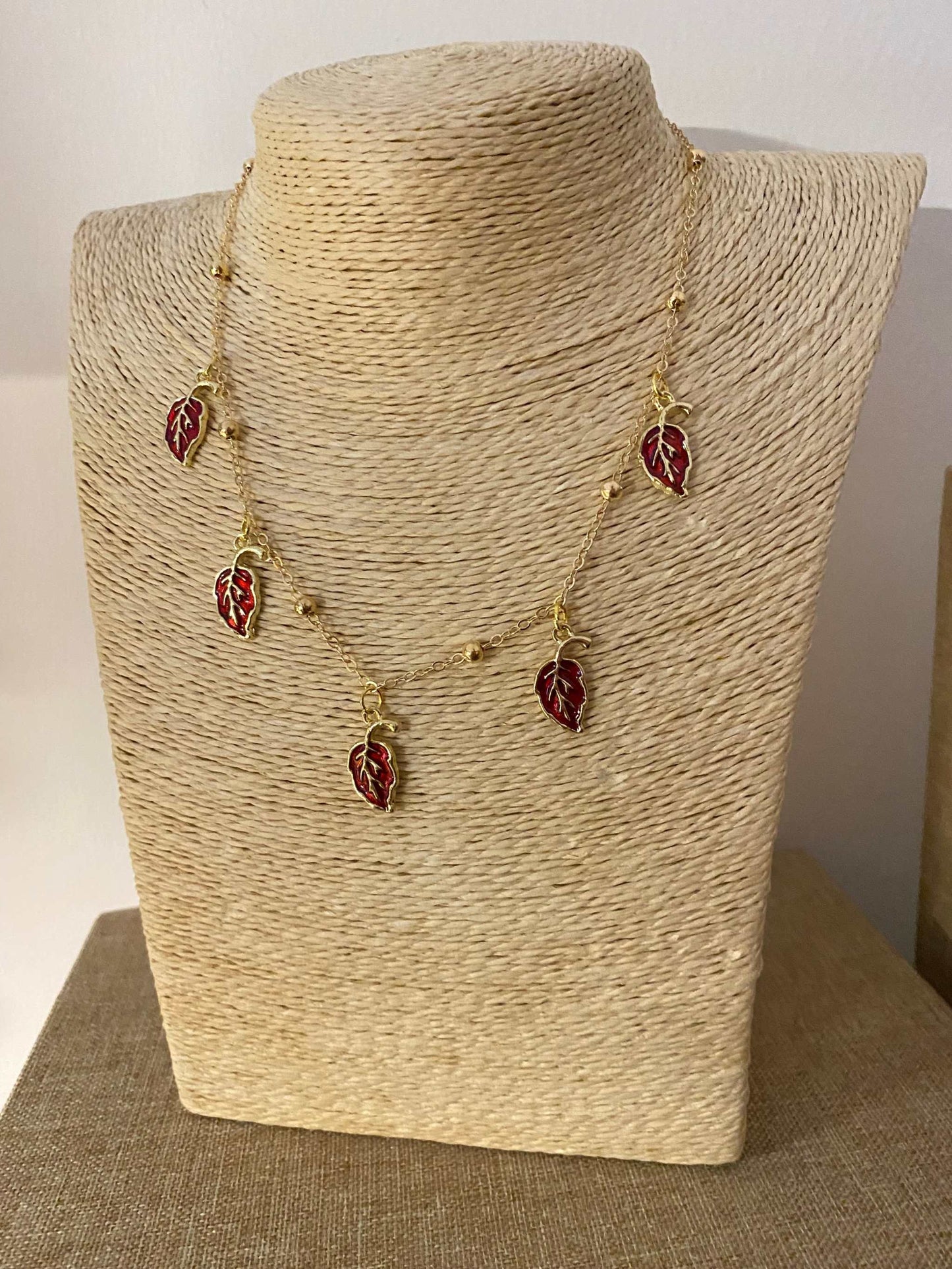 Collana in acciaio inox color oro con foglioline Collezione Luxury Bijioux