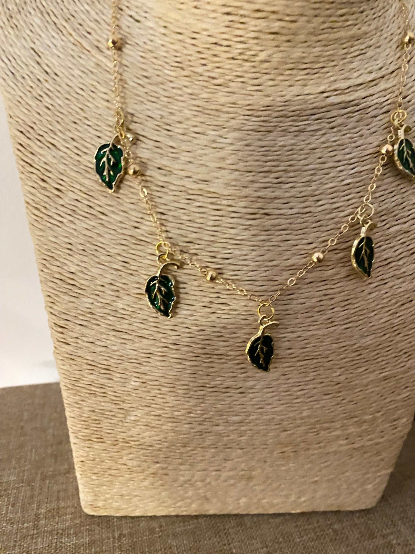 Collana in acciaio inox color oro con foglioline Collezione Luxury Bijioux