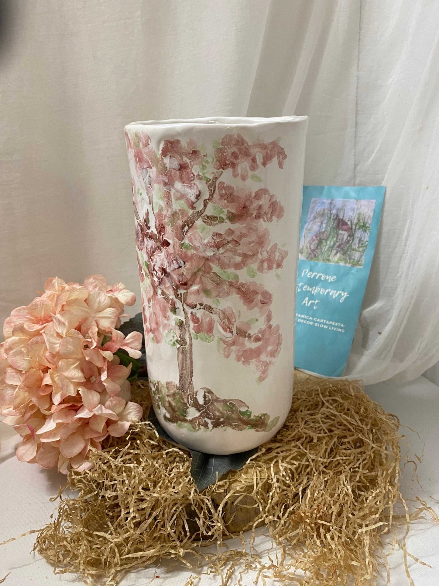 White ceramic Vaso Collezione Sakura vase with delicate pink cherry blossom design, 23 cm tall, elegant home decor